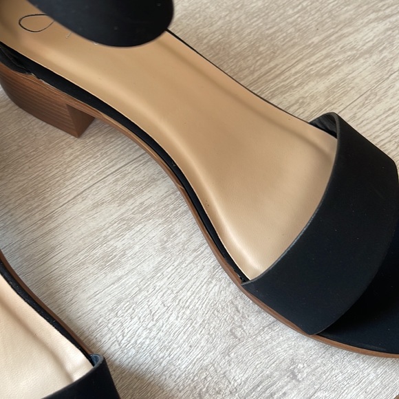 Black Low Heel Sandal - Picture 3 of 12